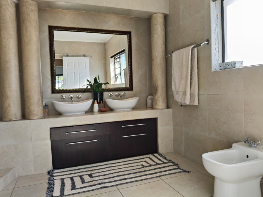 5 Bedroom Property for Sale in Marina Martinique Eastern Cape